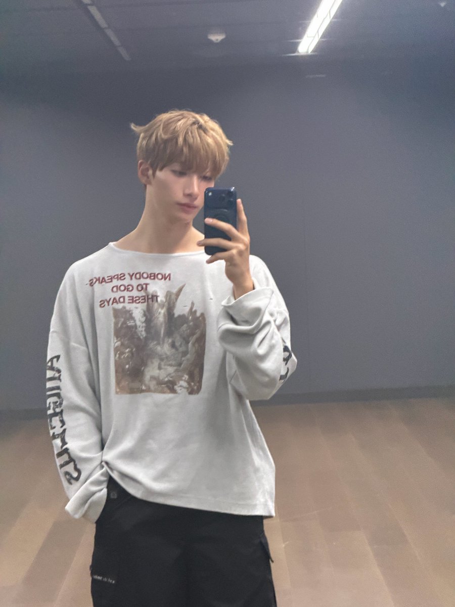 NEXZ_BBL's tweet photo. 🫧🐈‍⬛260901 | 11:50 AM ( KOR )

The day before yesterday, I took some photos because my hair looked cute, and they turned out really beautifulㅋㅋㅋ

*📸x4* https://t.co/747JZWWjkT