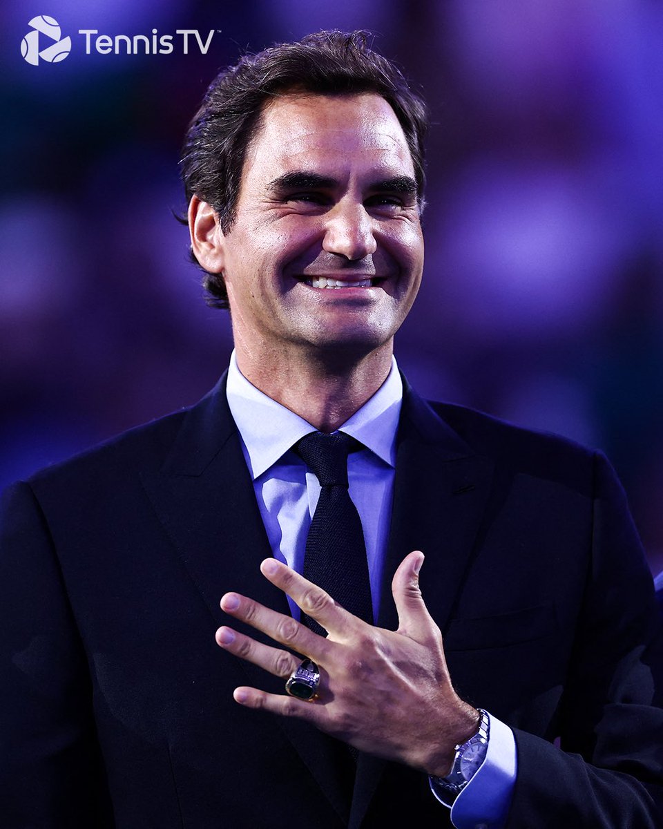 TennisTV's tweet photo. A king gets his ring 🤴

@rogerfederer 💍 @TennisHalloFame https://t.co/fg7mmAAcmp