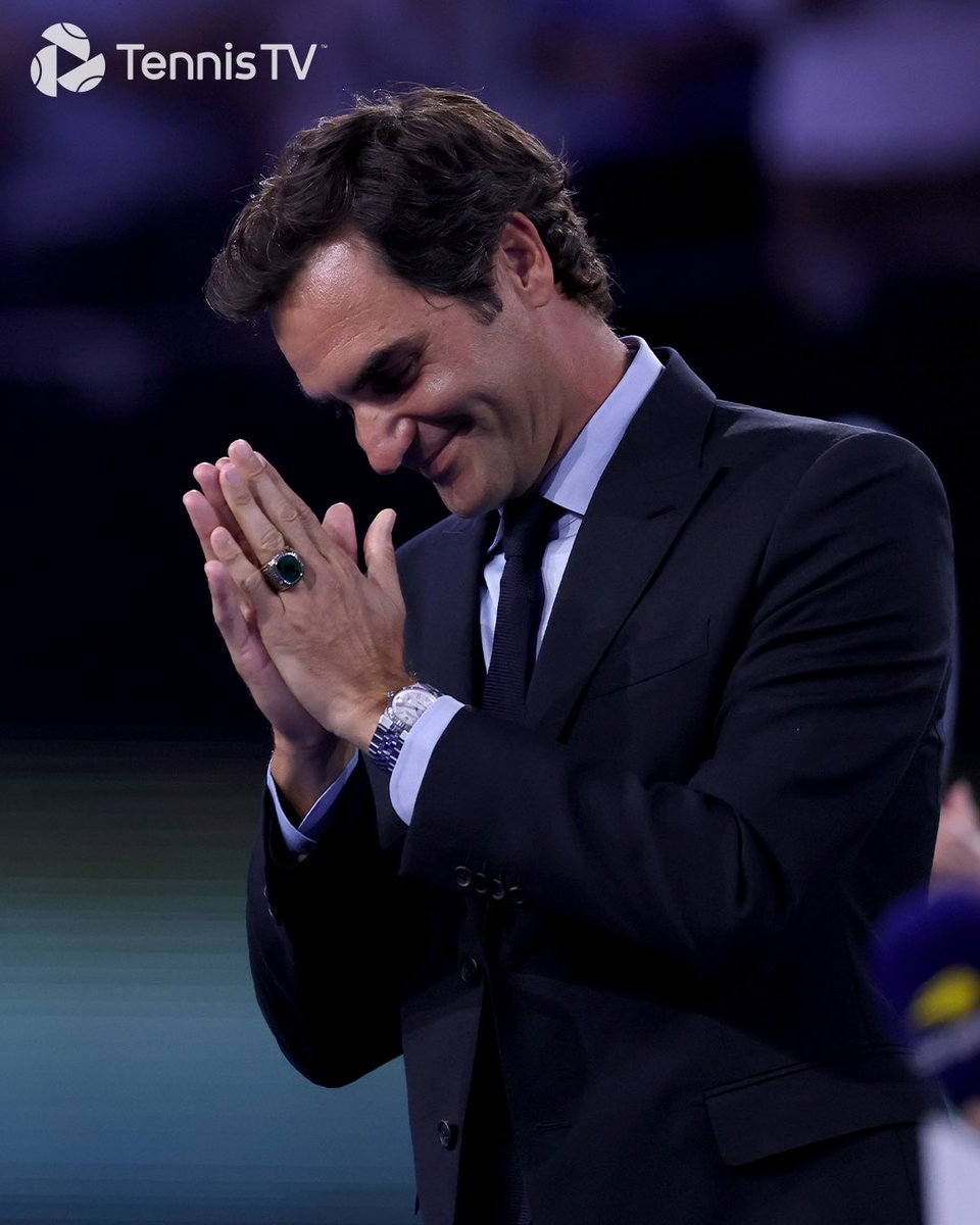 TennisTV's tweet photo. A king gets his ring 🤴

@rogerfederer 💍 @TennisHalloFame https://t.co/fg7mmAAcmp