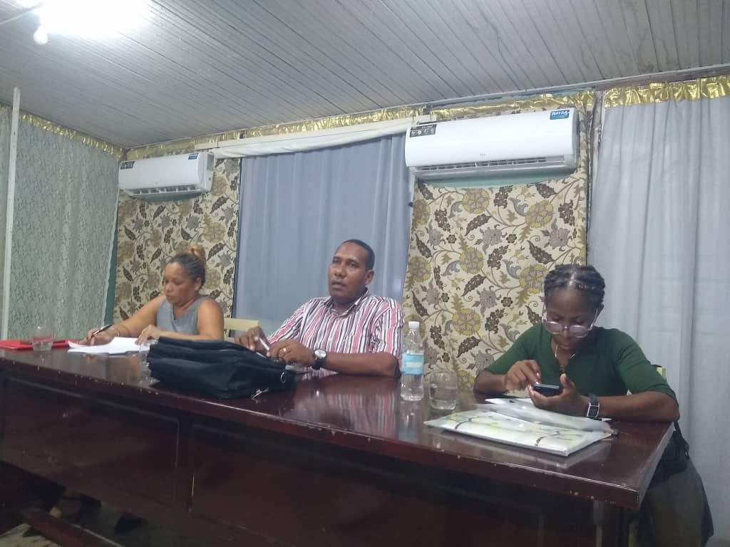 BaracoaE's tweet photo. Intercambia miembro del Buró del Partido Provincial y el Director General de #EducaciónGuantánamo con los miembros del Consejo de Dirección de #EducaciónBaracoa, para valorar los aseguramientos por el inicio del curso escolar.
#1deSeptiembre
#InicioDelCursoEscolar https://t.co/fNkhxZZsN1