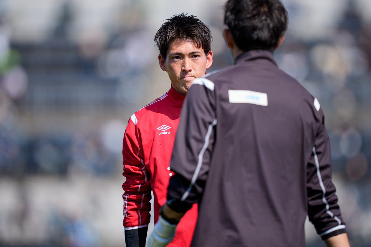 sc_sagamihara's tweet photo. #杉本大地 選手 現役引退のお知らせ💐

この度、杉本大地選手が現役を引退することが決定いたしましたのでお知らせします。

💬 コメント
このたび、百年構想リーグをもちまして、現役を引退することを決断いたしました。
7歳でサッカーを始めてから今日まで、命を燃やして駆け抜けてきました。
京都サンガF.C.、徳島ヴォルティス、横浜F・マリノス、ジュビロ磐田、ベガルタ仙台、名古屋グランパス、そしてSC相模原と、15年間にわたりプロサッカー選手としてプレーする機会をいただきました。
これまで数々のチームを渡り歩いてきましたが、どのチームで過ごした時間も、昨日のことのように鮮明に思い出されます。
嬉しかったこと、悔しかったこと、うまくいったこと、思うようにいかなかったこと。そのすべてが自分にとって特別な時間であり、今の自分をつくってくれた大切な経験です。
そして何より、どのチームでも素晴らしい仲間や監督、コーチ、スタッフの方々に支えていただきました。振り返れば、自分は本当に周りの人たちに恵まれた選手だったと思います。
ファン・サポーターの皆さまをはじめ、チームメイト、監督・コーチ、クラブスタッフ、スポンサーの皆さま、家族、友人、そしてこれまで自分に関わってくださったすべての方々に、心より感謝申し上げます。皆さまの応援や支えがあったからこそ、苦しいときも前を向き、ここまでサッカーを続けることができました。
プロサッカー選手という、たくさんの人の心を動かし、喜びや感動を届けることのできる特別な仕事を15年間続けられたことを、心から誇りに思います。それは決して自分一人の力で成し遂げられたものではなく、いつもそばで支えてくださった皆さまのおかげです。
この15年間で出会った人たち、一緒に戦った仲間、見てきた景色、味わった喜びや悔しさ、そのすべてが自分にとって一生忘れることのない宝物です。
これからは、これまでお世話になったサッカー界へ少しでも恩返しができるよう、新たな挑戦を続けてまいります。
最高の現役生活でした。 15年間、本当にありがとうございました。

#SC相模原 || #SCS
