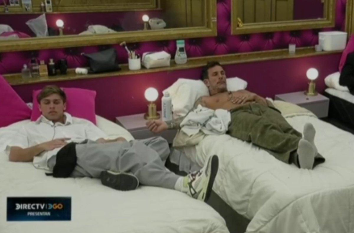 gatalansky's tweet photo. El retrato de las dos plantas visitantes que se cargaron a Pincoya 👇🏻

#GranHermano https://t.co/m2MrG8iARx