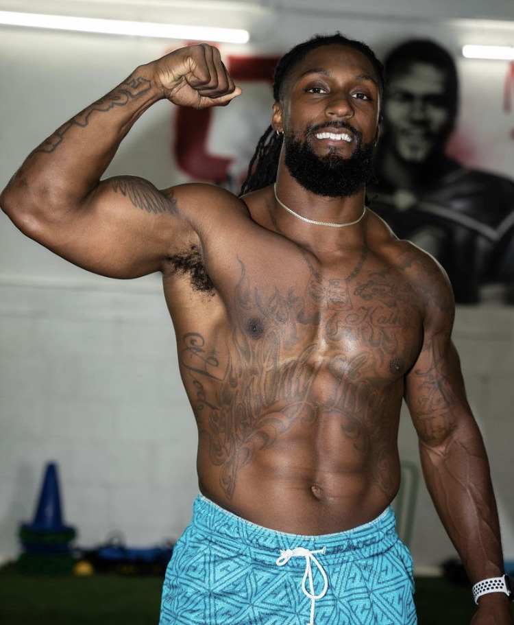 Maleeyecan53414's tweet photo. Damn bro sexy as fuck
#blacksexymen #sexyblackmen #fineasfuck https://t.co/O7SWhEoGeJ