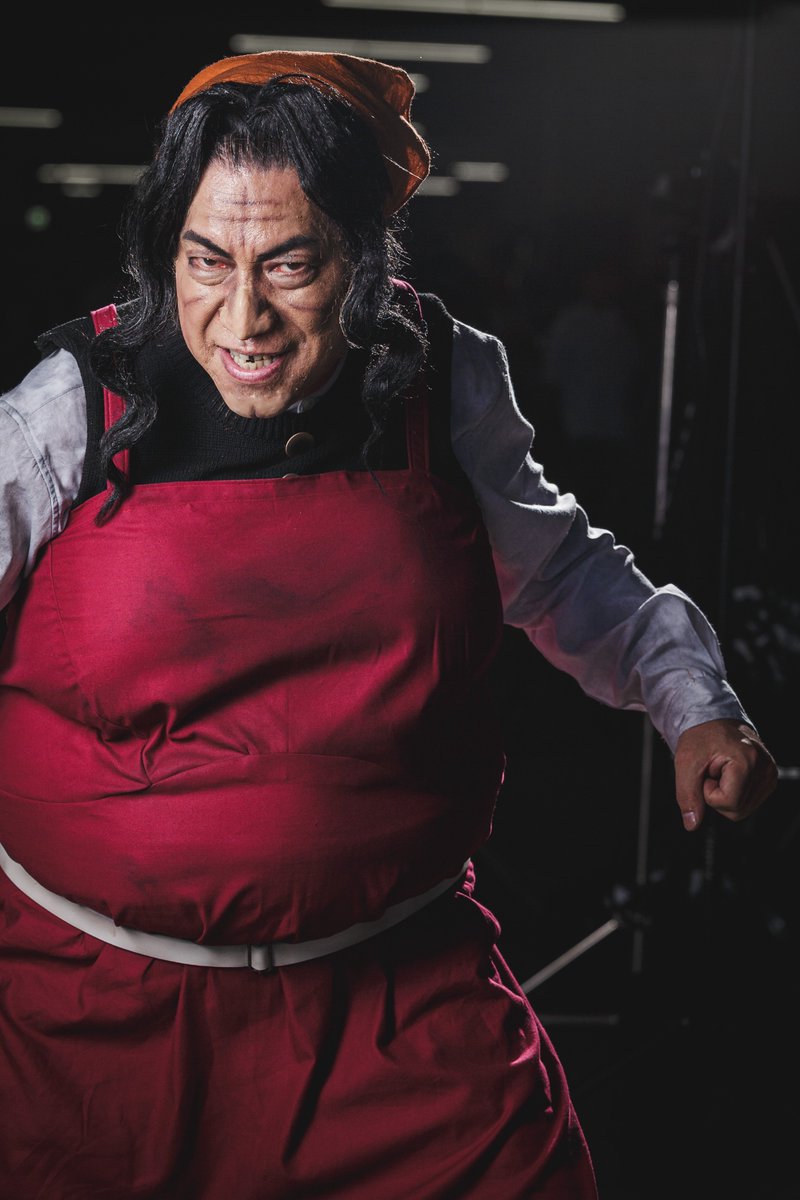 solomon_taisa's tweet photo. 『年齢・性別関係なくコスプレを楽しみましょう！』をスローガンに日々、老体に鞭打って頑張っております！ソロモンの大佐です😆✨

現在おいさんレイヤーとして！COTYコスプレイヤー・オブ・ザ・イヤー2026 シャイニー部門(女装コスプレ)というコンテストに参加しております🤣
只今、第2次審査真っ只中です！

Claps!というSNSでコスプレ投稿の「いいね数」(Clap数)で2次審査突破となります。

皆様の応援よろしくお願いしまーーす
＼(^o^)／✨✨✨

Claps!大佐のページ↓↓↓
https://t.co/kqhU6NpXWn