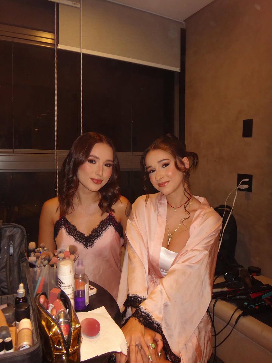 ju_petroniblym's tweet photo. twins https://t.co/StDtVTSiTP