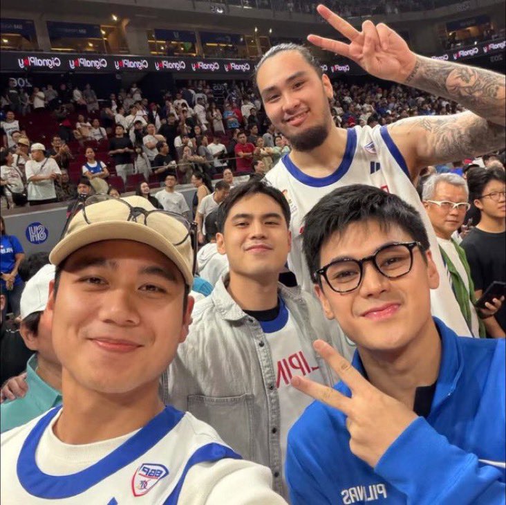 rivernation96's tweet photo. Fanboys! :) 

Ang popogi! 

#RiverJoseph #DustinYu #EmilioDaez https://t.co/SZAVhOMsXy