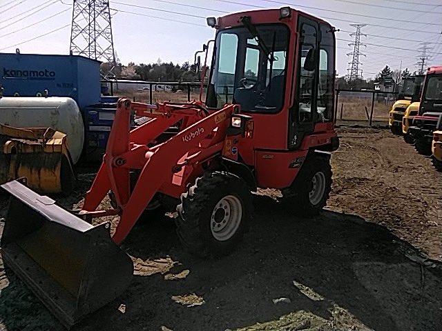 FS2017_01's tweet photo. 🚜✨【入荷情報】✨🚜

＼ #クボタ R430Z 入荷しました！ ／

人気のクボタ製ホイールローダーが入荷しました📢

■ メーカー：クボタ（Kubota）
■ 型式：R430Z
■ 年式：2014年式
■ 製造番号：22607
■ 稼働時間：691 HR

まだまだ活躍できる一台です💪
現車確認・詳細についてもお気軽にお問い合わせください！

中古建機・重機をお探しの方は
ぜひチェックしてください👀✨

📍現車確認歓迎
📍全国発送・海外輸出対応
📍中古建機・ミニショベルの買取も強化
#中古建機 をお探しの方は
お気軽にお問い合わせください📩

買取・販売・整備も承っております！

◼︎お問い合わせ
Tel 049-299-6150 / staff@first-selection.asia

詳細はDMでも対応可能です！

https://t.co/eBUxeeCa0j
📍#株式会社ファーストセレクション

スタッフ募集中！
当社では現在、
●#整備スタッフ
#営業スタッフを募集しています！
重機が好きな方、機械いじりが得意な方、元気で明るい方、大歓迎ですし未経験でも先輩がしっかりサポートします！
一緒に地域の現場を支えていきましょう！
興味のある方はぜひDMください📩