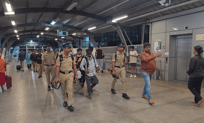 AskAnshul's tweet photo. 31 illegal Bangladeshis detained by 10 different police stations in Bengaluru, Karnataka, were sent to Malda in West Bengal, for deportation to Bangladesh.

Every state in India must come together under a unified national strategy to safeguard national security.

The strategy should be simple and uncompromising: Detect, Detain, and Deport illegal immigrants.
