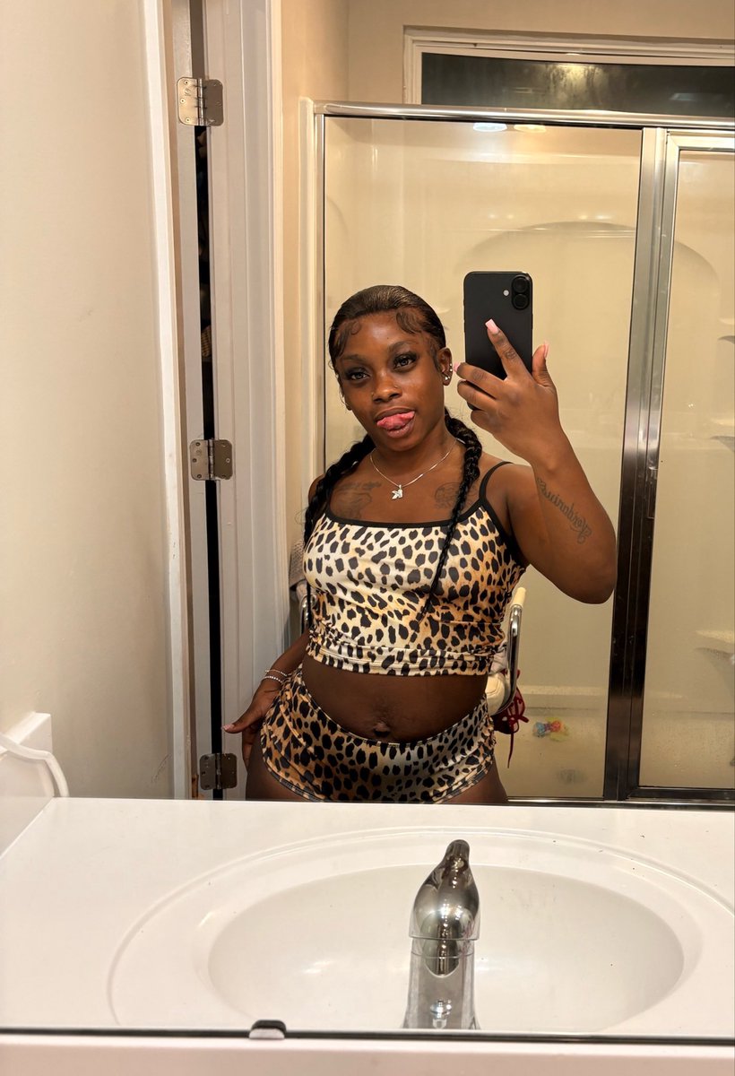 tikastreat's tweet photo. heree kitty kitty 🐆🫧 https://t.co/kp6o0Z6Xjr