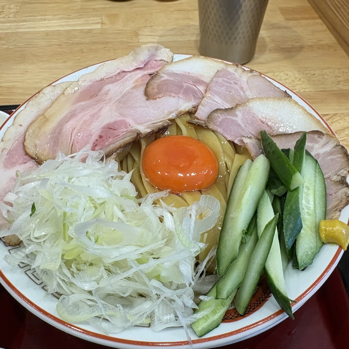 MSS6454's tweet photo. #麺や壱 
#冷やし中華 
#チャーシュー増し

こんなん食ったことねぇーぞ
ツルッとトゥルントゥルンっとモチモチな麺
この冷やし中華めっちゃうまいやん
大満足
また食べたい https://t.co/JAfiFIqmGL