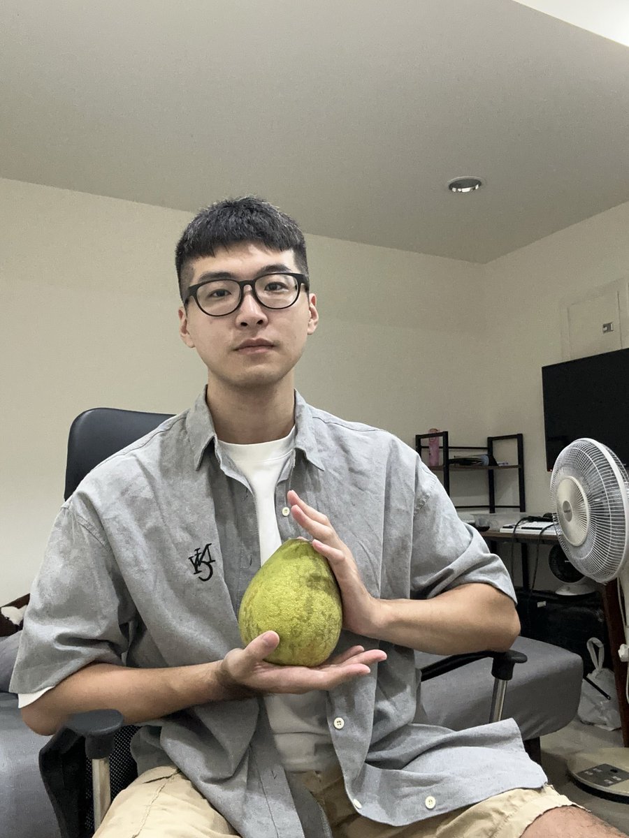 oatwtao's tweet photo. 處男當了快一年了，好想打砲 https://t.co/AtRm52Q9pc