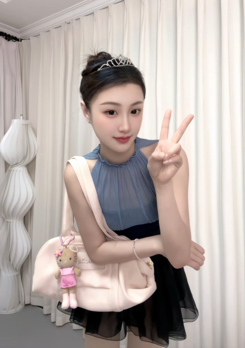 HMingcoin's tweet photo. 我的小挂件好看吗？

#蓝V交友#交朋友#芭蕾舞#美女 https://t.co/zTShkTKpvm