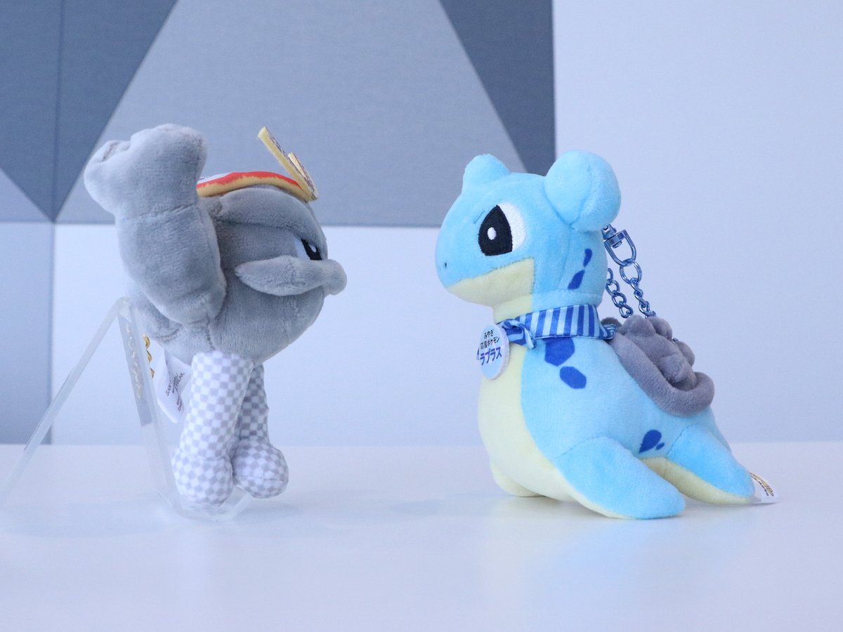 pokemon_pdc's tweet photo. 🩶推しポケモンマスコット第4弾🩵

9月19日（土）から、岩手県で開催される #ポケモンローカルActs物産展 で、イシツブテとラプラスの推しポケモンマスコットが先行販売されるよ🎉
岩手県に遊びにラッシャイ💪

物産展のオリジナル商品はこちら👇
https://t.co/qQjri0OG4w https://t.co/Sp8hrq5klC