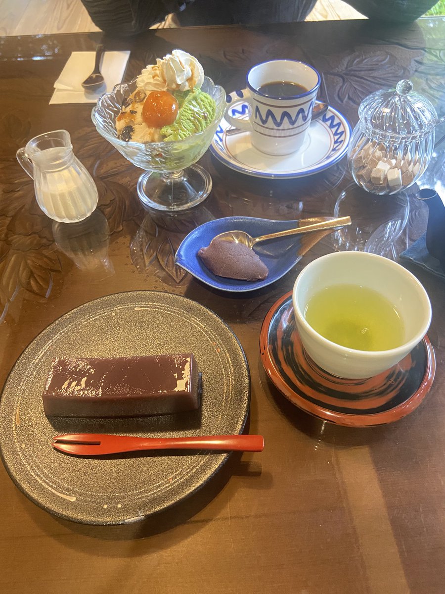 Furea0414's tweet photo. 美味しいものいっぱい

駅は工事中でした https://t.co/oHz1YfXF2k