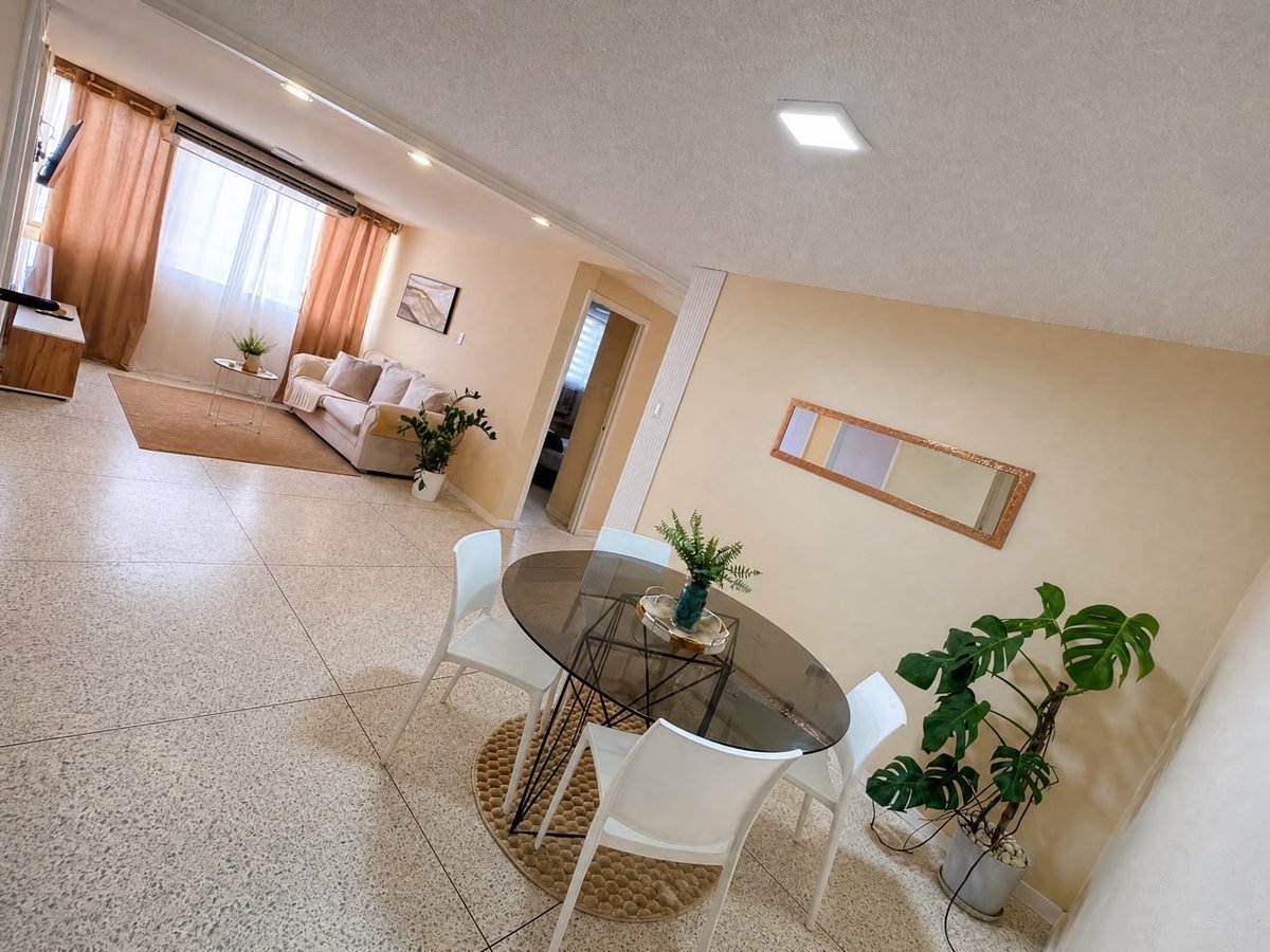 rivconcorde's tweet photo. 🏡 Apartamento en Venta
Residencias Vista Hermosa · Villa Africana · Piso 10
2 habitaciones · 1 baño · Sala-comedor integrada
Cocina equipada · 1 puesto de estacionamiento
Completamente amoblado 

💰 Inversión: $55.000
#ApartamentoEnVenta #PuertoOrdaz #VillaAfricana #RIVConcorde https://t.co/QT6zJWZ0Kb