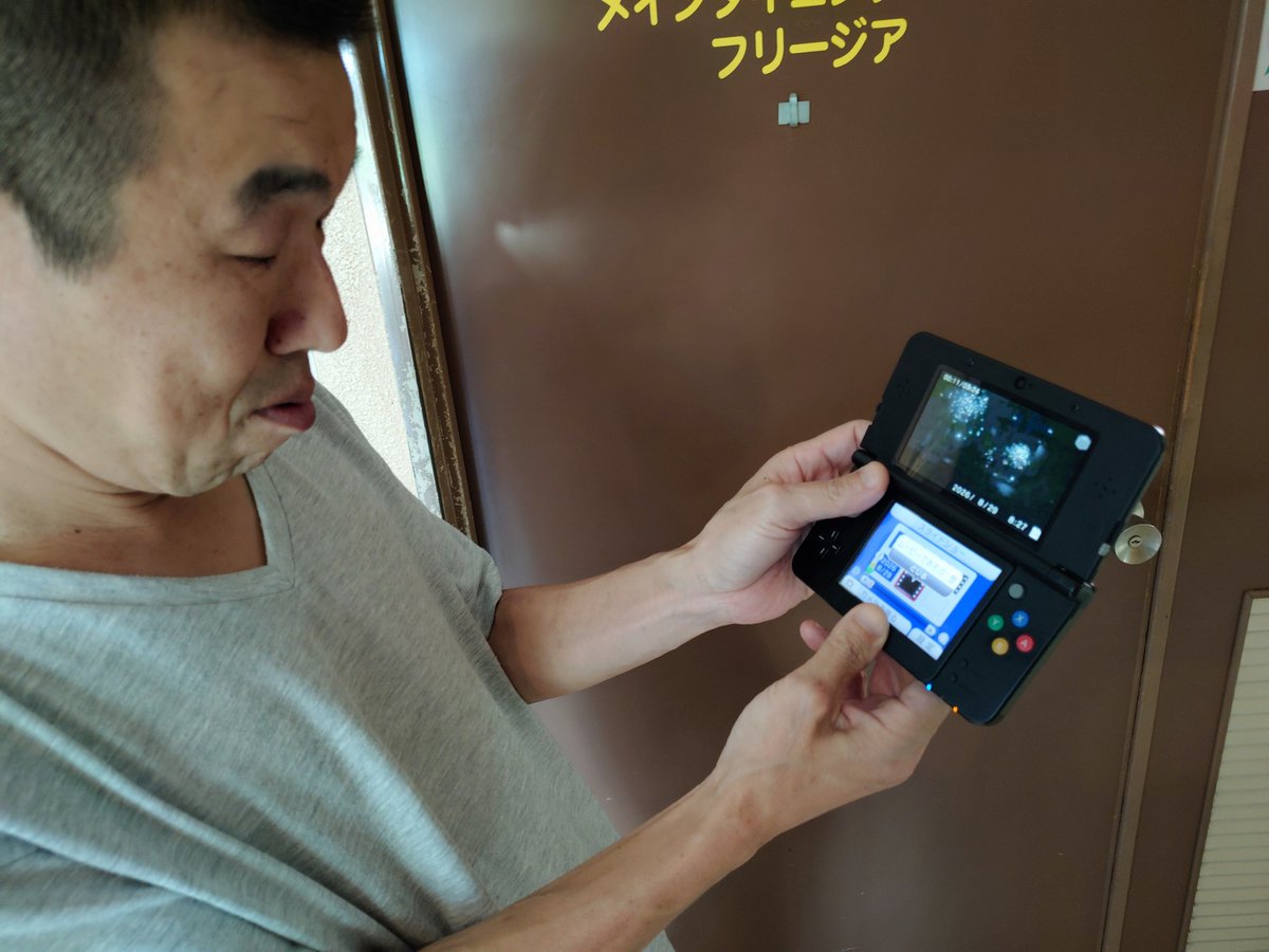 support_Nagomi's tweet photo. 本日も晴天。
夏も終わって本日9月。
先日29日に鹿児島サマーナイト花火に利用者様が見��に行かれたそうで。
中の人はいかなかったので、写真…
待ちしていたら利用者様が3DSで撮影していたらしく。
自慢げに教えてくださったので、その風景。
#鹿児島 #サマーナイト花火 #就労継続支援B型 #花火 https://t.co/oOfVXb6FAg