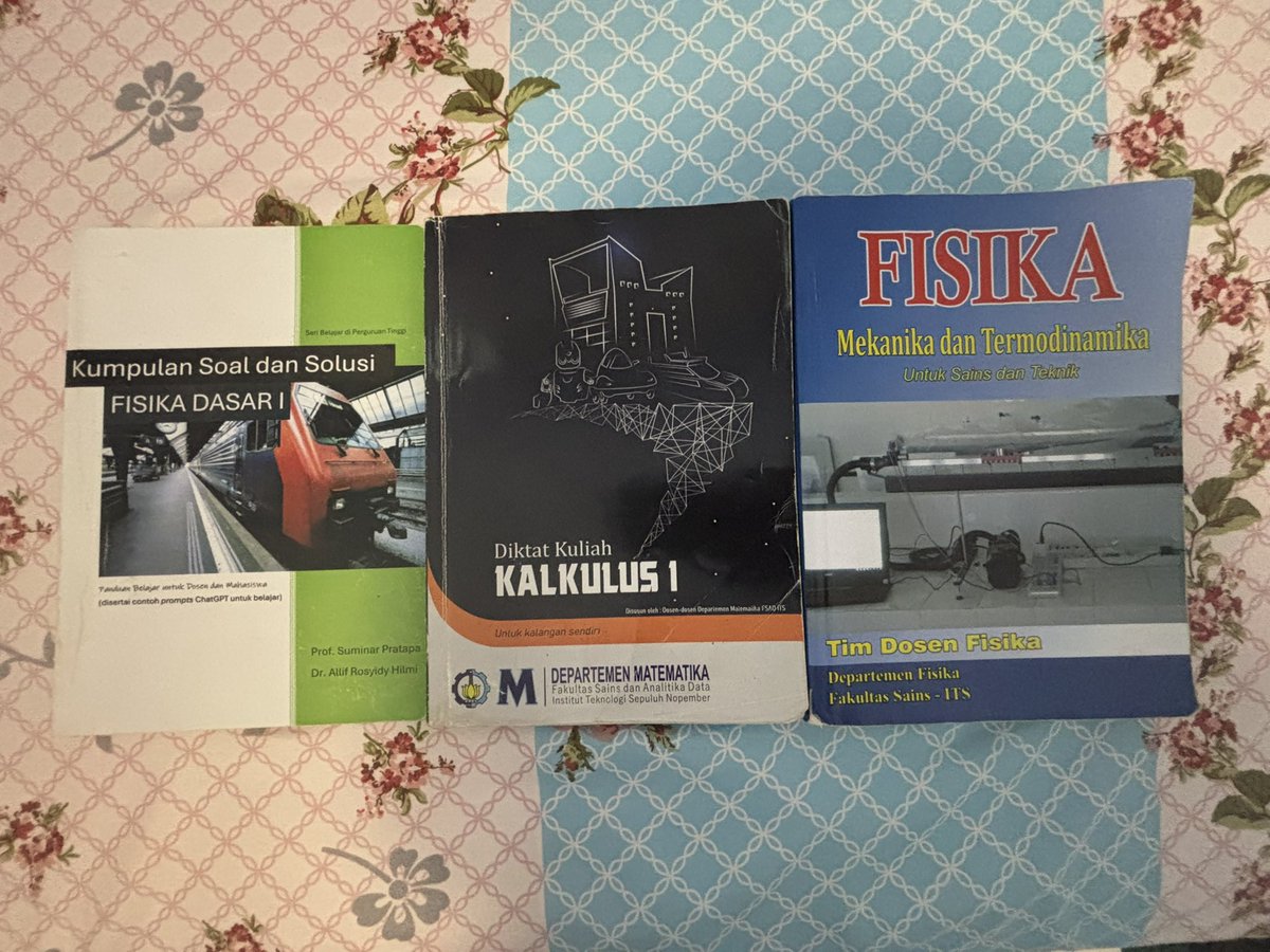 swe3ze's tweet photo. @fess10nopember WTS bundling kalkulus 1, fismek + bank soal fisika = 100k https://t.co/w0wiAl2rUn