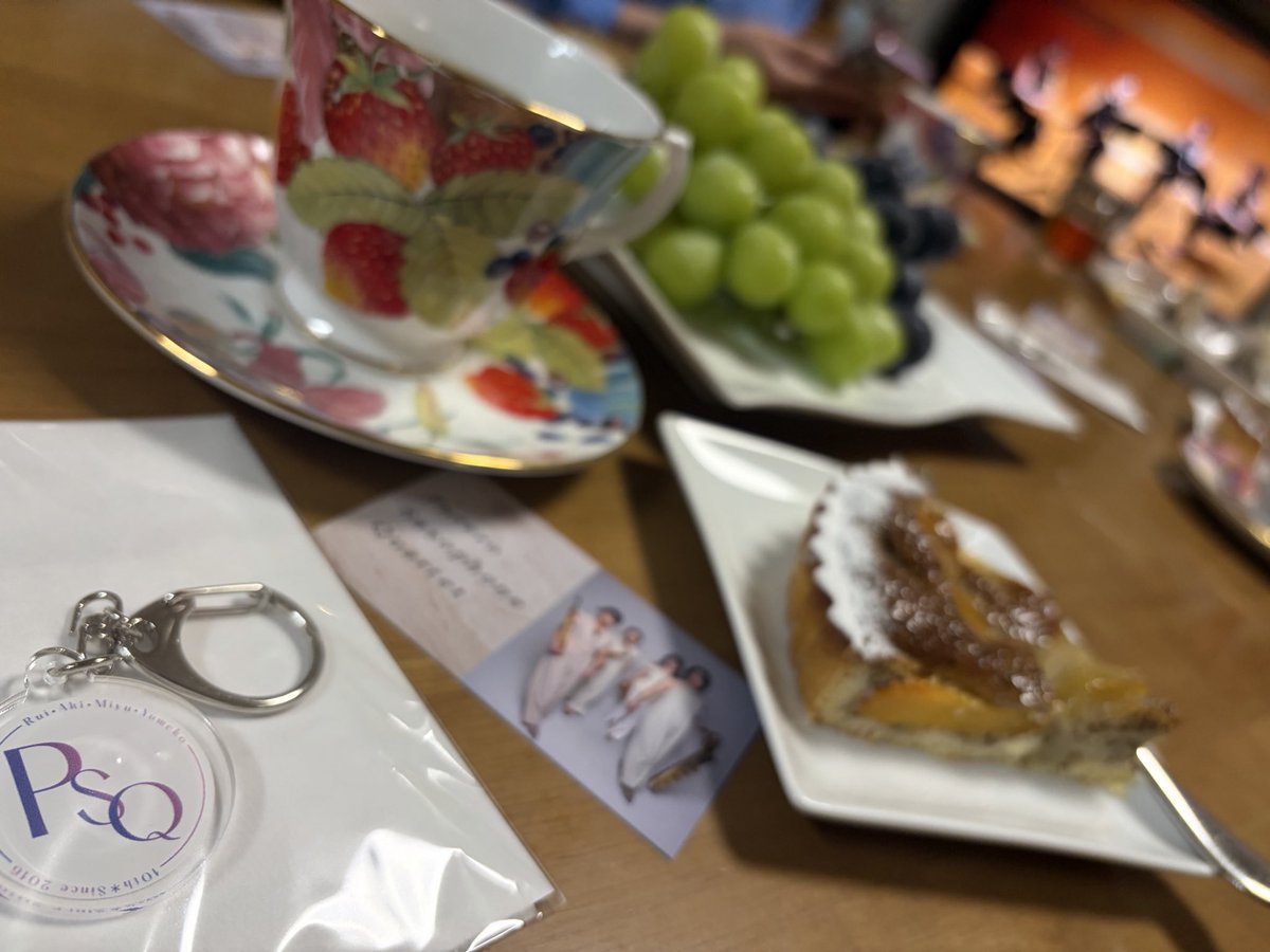 PareroSQ's tweet photo. 今日から9月🗓️
今月はどきどきのプロジェクトがあります🤫 

先月末は、
お茶会&amp;🆕アイテムお披露目会🥳🍇🥭

11月のファンミーティングで販売予定です！

🔗https://t.co/hk8Zs4xdQm https://t.co/Xn3EeubFZS