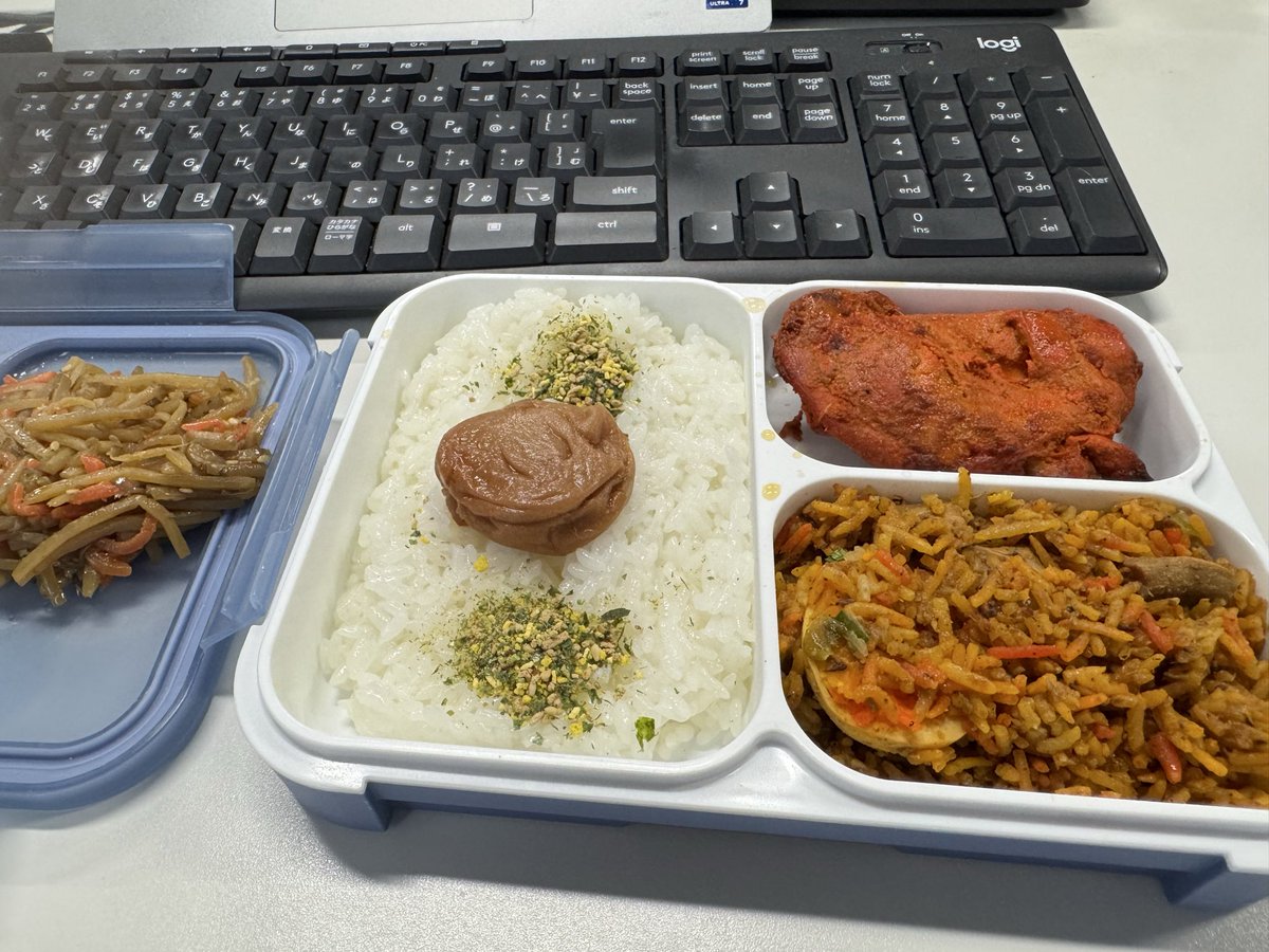 fumitto23's tweet photo. 日本✖️インド弁当笑

梅干し
きんぴらごぼう
タンドリーチキン
チキンビリヤニ https://t.co/DsYBuC4qCy