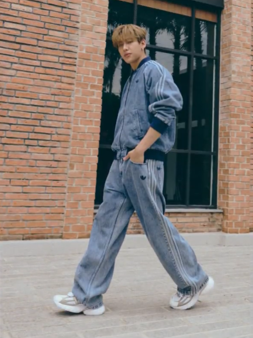 unless_love1's tweet photo. Silver Metallic มาล้าวๆๆ ช่ะ เมื่อเช้าไปส่องไม่เห็น

#BamBamxadidasOriginals https://t.co/vHzxjLeZan