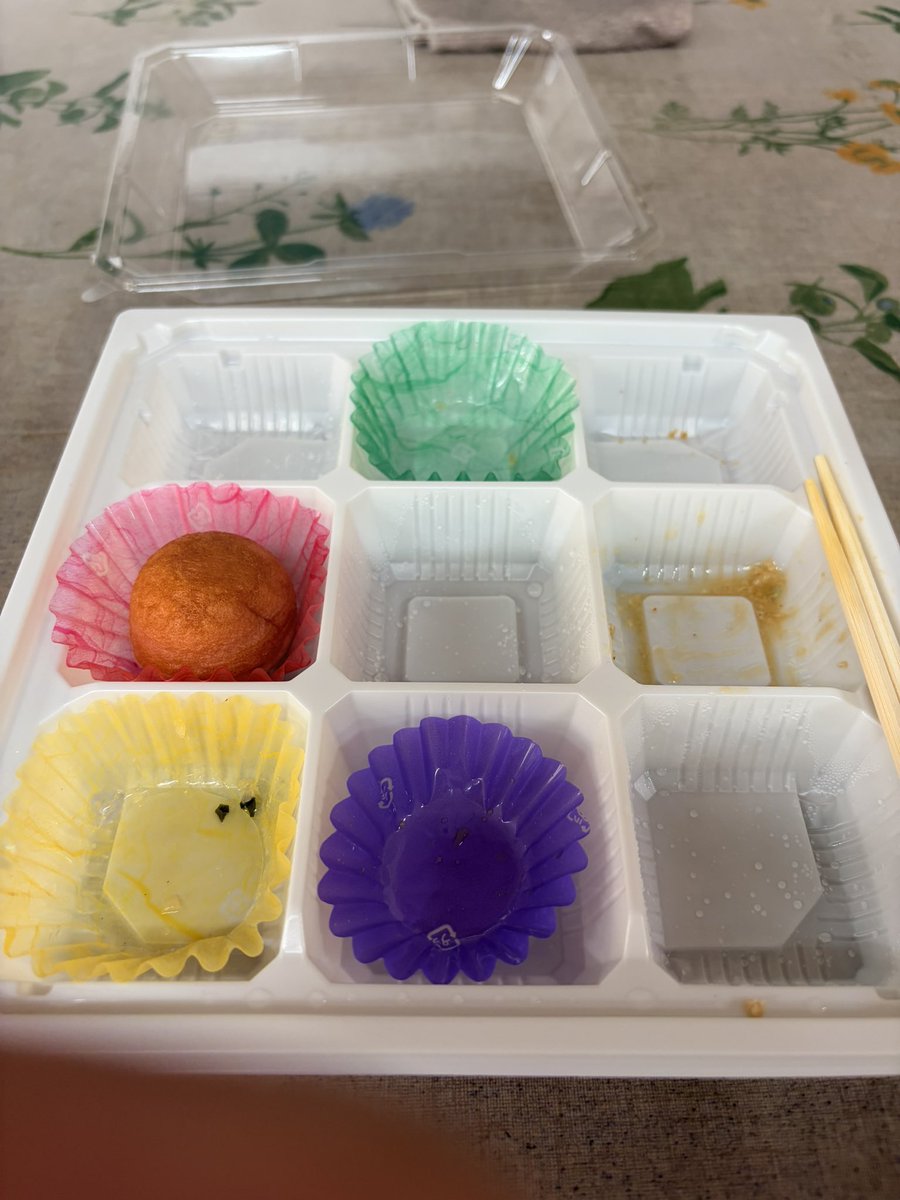 mackitsuki's tweet photo. 弁当のおかずにたこ焼き🍱おかず？それともデザート⁇ https://t.co/9bWsrDm609