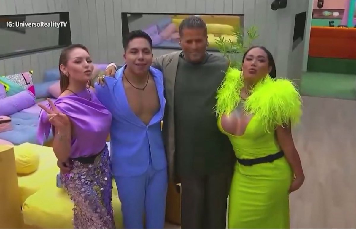 LVCnoticias6's tweet photo. Aldo Rendón y Karina Torres iban a ganar cagados de risa está esta Casa de los Famosos llena de puro wey y morras grises, aburridisimas y que nadie conoce.
Pero decidieron pasar de la cábula y el sarcasmo a ser mierdas y darle foco al retrasado mental del Ese Pérez que si no fuera por Grupo Firme estaría vendiendo leggins afuera de un metro. 
#LaCasaDeLosFamososMéxico #LaCasaDeLosFamososMéxico4