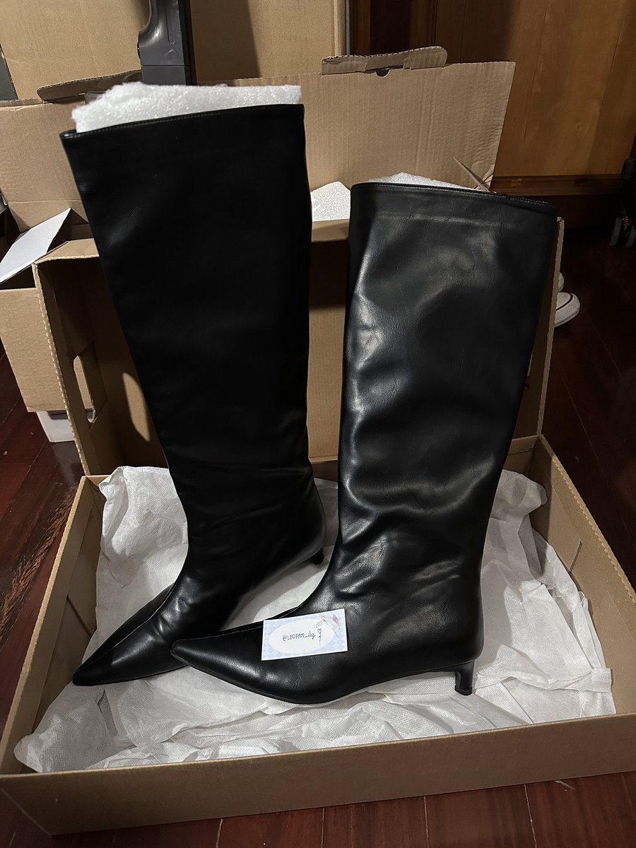 LEOFAM_ily's tweet photo. ส่งต่อ รองเท้าบูท house of cleopatra รุ่น london
• Size: 39 (24.5cm)
• 890฿ รวมส่ง (from 1490)

ใส่ไปคอนแค่1ครั้ง ใส่สบายมาก
หนังสวยไม่ไม่ก๊องแก๊ง สูง1นิ้ว
❣️Dm/shopeeพต.ได้เลยค่า🫶🏼
#พร้อมส่ง #มือสองของแท้ #รองเท้ามือ2 #usedlikenewthailand #ตลาดนัดรวมด้อม #kodaline https://t.co/75Xw5STPZa