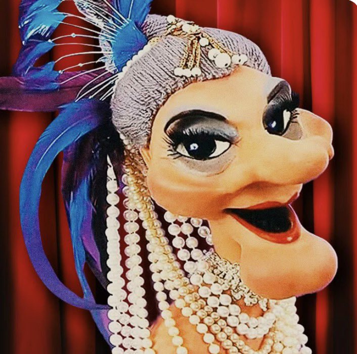 LiirG's tweet photo. @isaiahrmartin @Jersey_Craig Wait that’s not a puppet of @LauraLoomer ? I thought she descended from Madame however https://t.co/V2TM978Cox