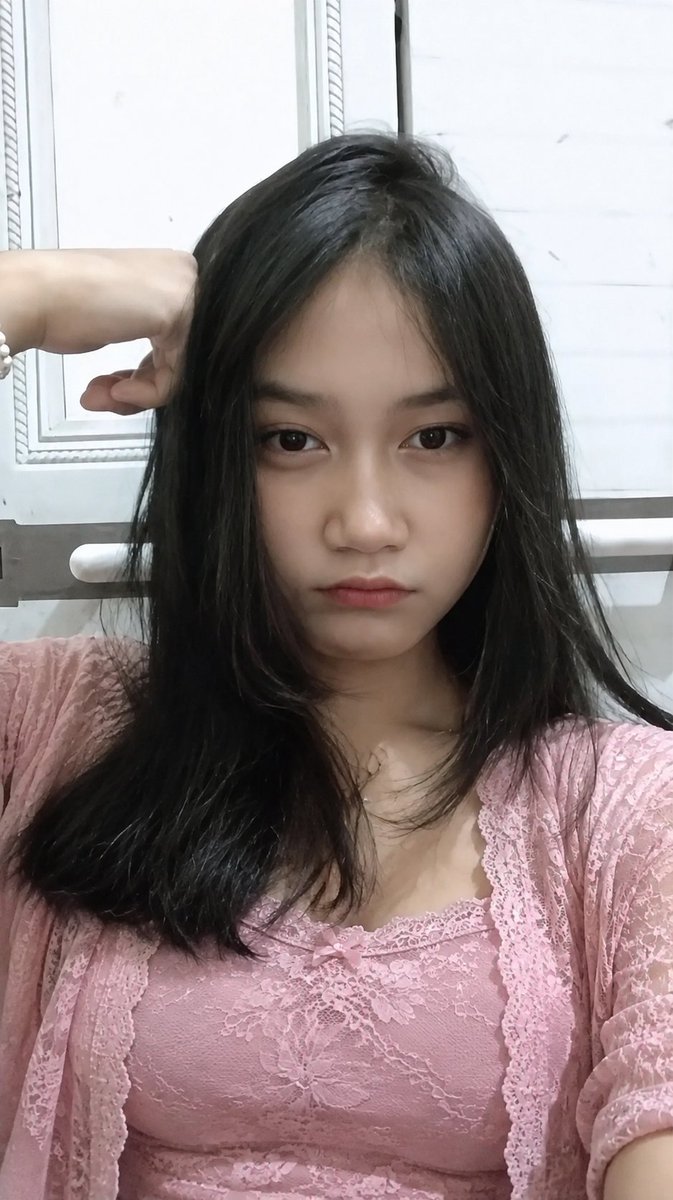 Lexshashaa's tweet photo. bangun kesiangan https://t.co/XD6Nwjce7V