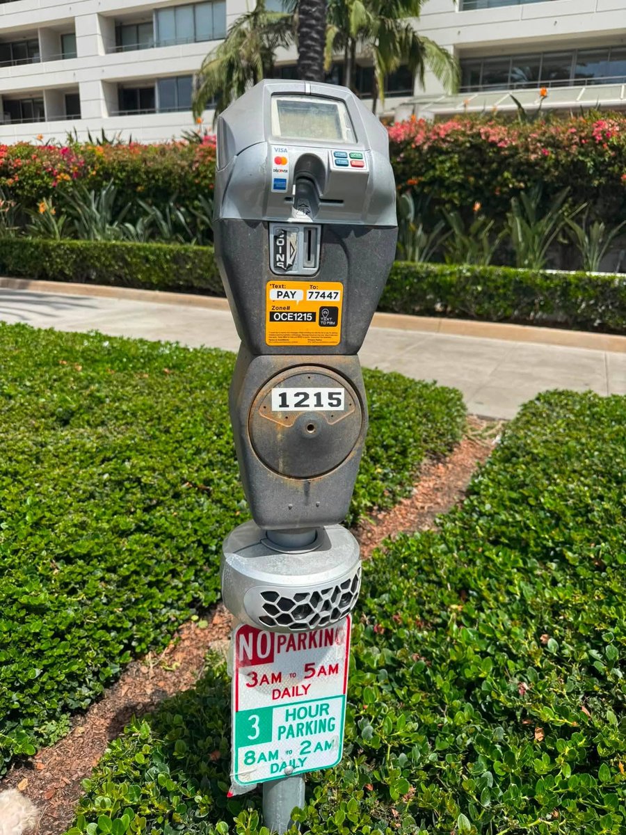 hearinladotcom's tweet photo. There in Santa Monica: 

there seems to be cameras on their parking meters now. 

If you thought Flock was bad... https://t.co/LvwfSpmcQy