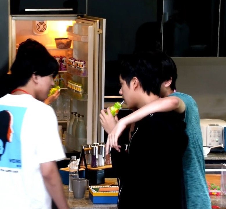 ars_jj7's tweet photo. คิดถึงเซฟเฮาส์ เด็กแฝดตัวติดนนนมาก 555 https://t.co/iGcZ6XGrvk