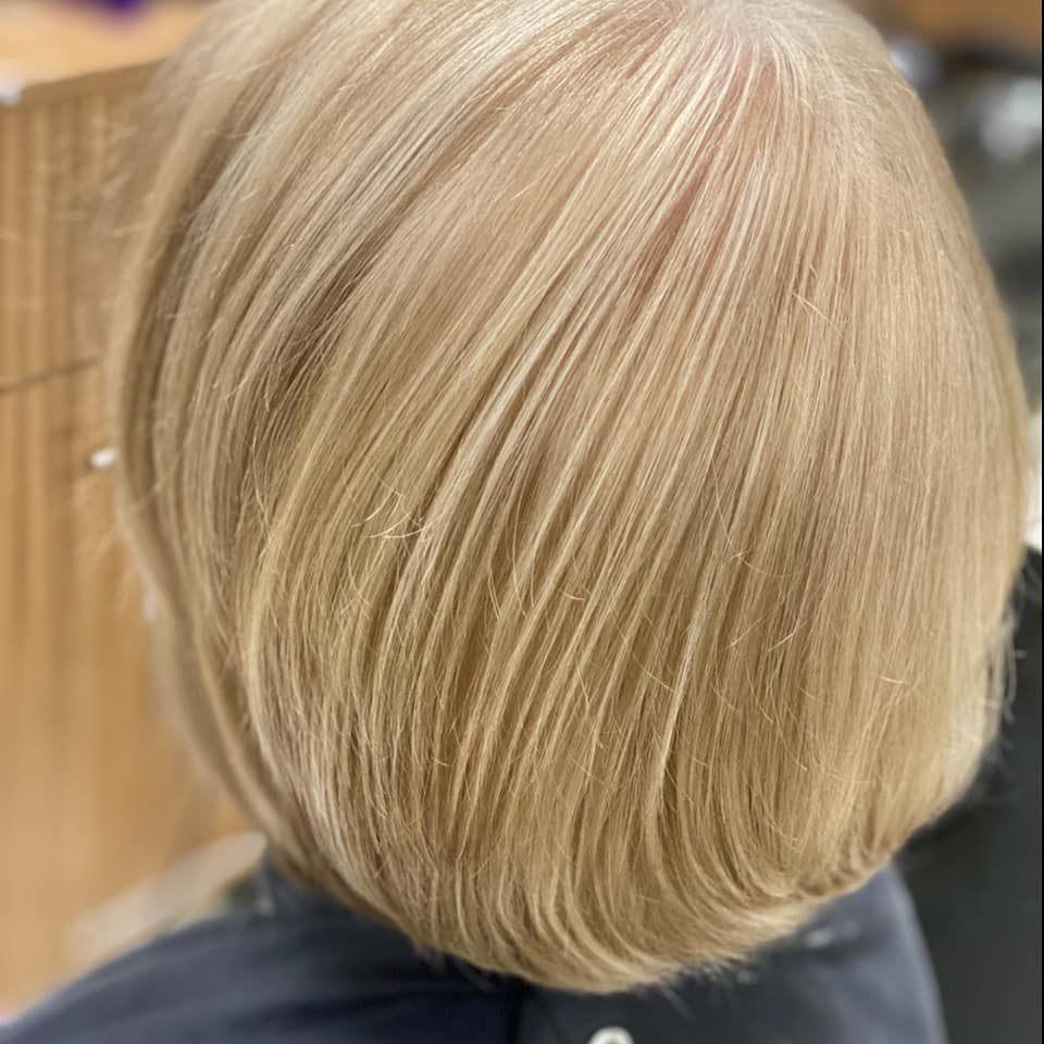 SungSuggs's tweet photo. Highlights and lowlights add dimension to her base color. Book your next appointment: 8642970203. https://t.co/1nz3ip4TAS