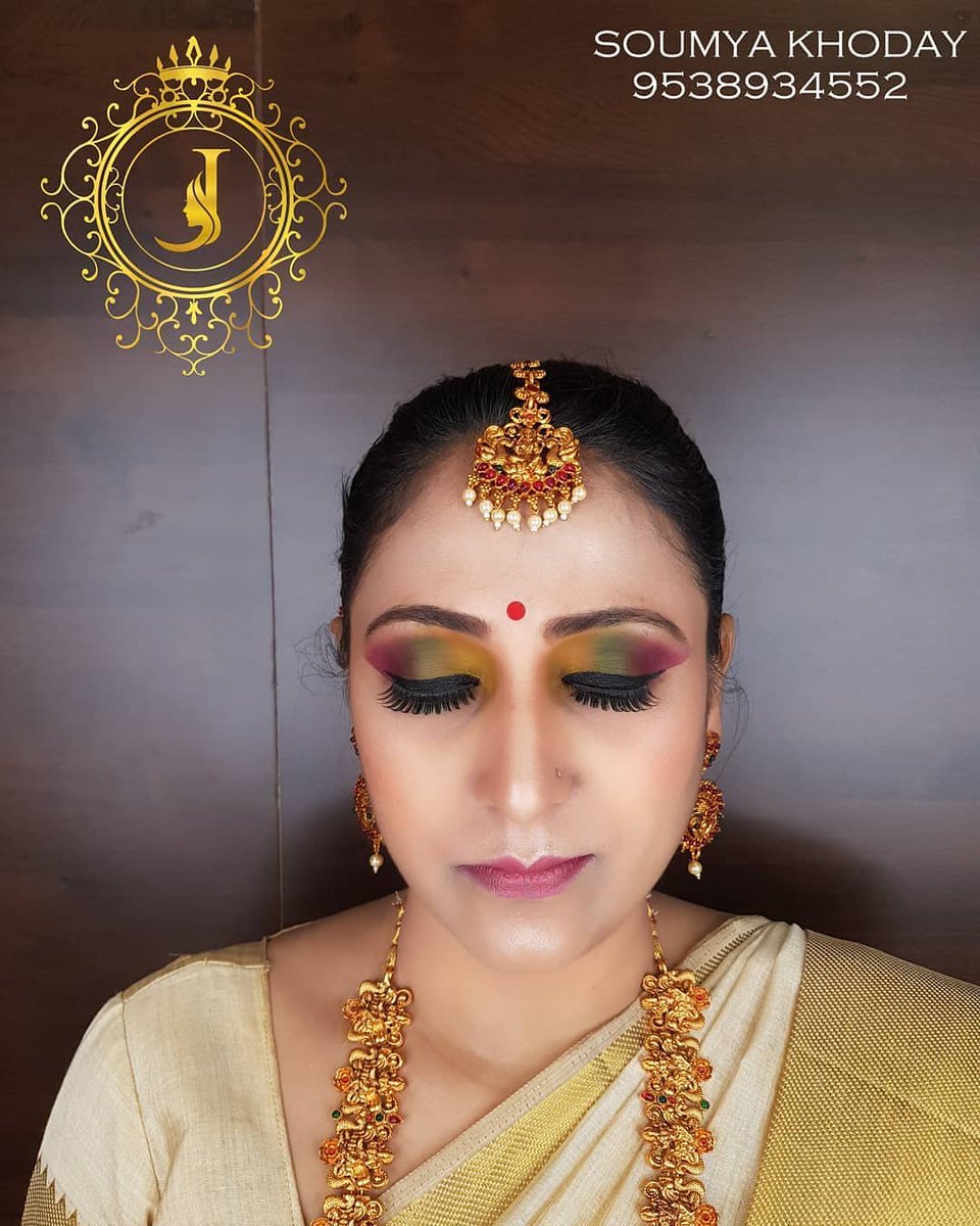 greiceemilly1's tweet photo. Student work by @meghanapiddannavar. Bridal makeup, party makeup, and pre-wedding shoots available. Contact: 9538934552. MUA: @jbsacademy93. Hairstylist: @thenameischandru_1. https://t.co/wyiYI8Heer