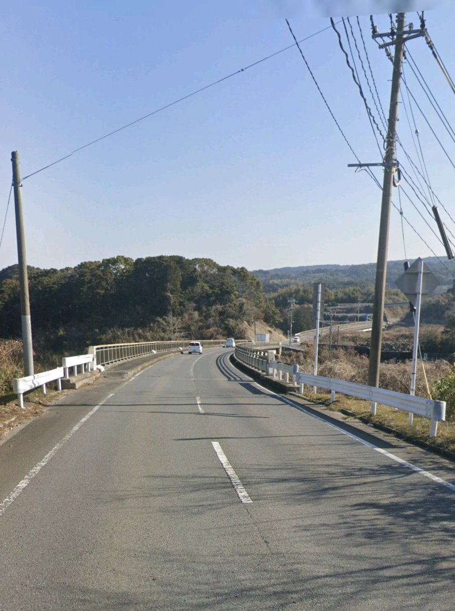 hiroch_TKMK's tweet photo. ｢広域農道のセンターラインは道交法でのセンターラインじゃないから30キロ制限になる｣とかいう噂があるけど地元のここが30キロ制限になったら終わる https://t.co/gT860tRquX