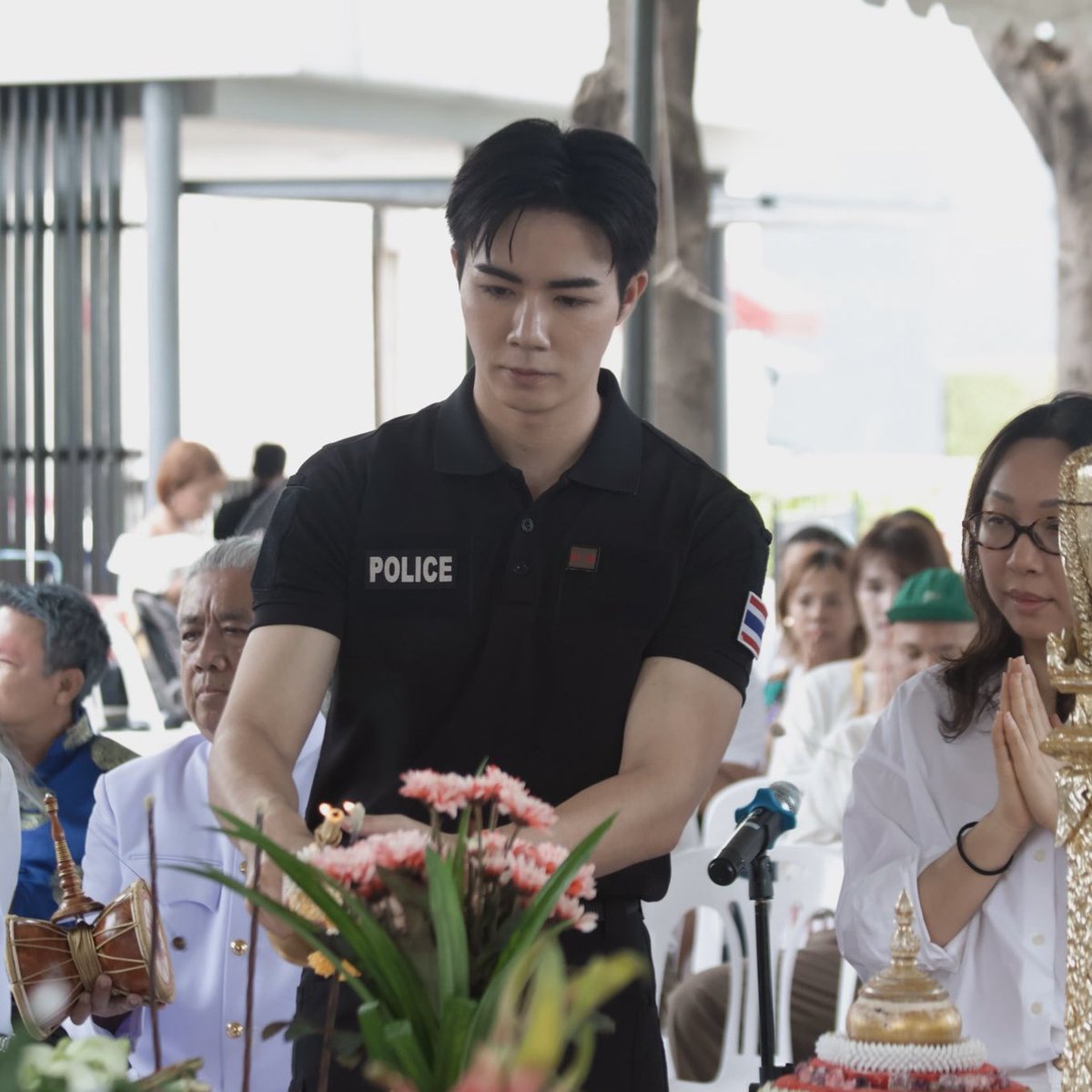 annie_Hstyles's tweet photo. ทั้ง Police ทั้งธงชาติไทยที่แขนเสื้อ ฮือ 😭 55555555555 โดนเส้น ชอบผุ้ชายในชุดเครื่องแบบค่ะพี่ซี ตราย 😭😭😭

The D Dorm Worship
#บวงสรวงหอตัวดี
#ZeePruk https://t.co/hchERrOtmV