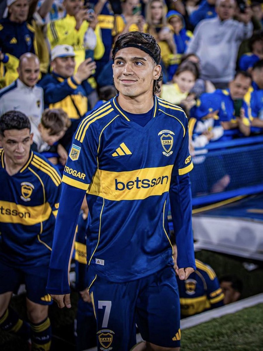 vagoxeneize12's tweet photo. Podría haberse ido libre al Napoli en enero.

Decidió irse al Monza para dejarle plata al club que le dió todo.

Puertas abiertas para el Chango cuando decida volver y tener su revancha en Boca.

Sin dudas quedaron cosas pendientes y ojalá el destino tenga algo preparado. https://t.co/hTAsHZGECS