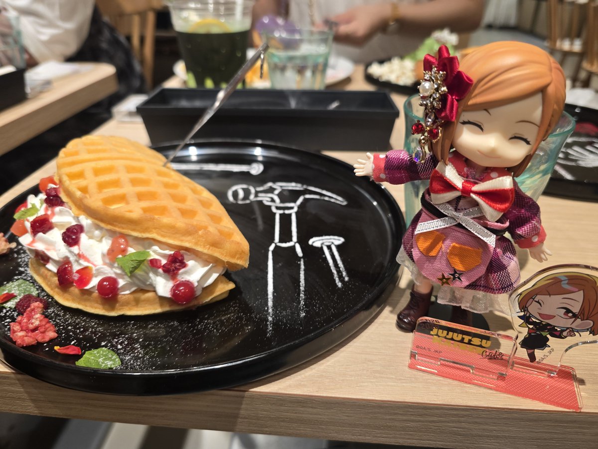 dg07070401's tweet photo. じゅカフェもちさんと行ってきました！
今回のカフェは席が狭いと話だったので最低限のメンバーで！
メニュー全部すごいボリュームだったのに調子乗った私達は4皿＋ドリンク頼んでテーブル埋め尽くしたの笑ったwwww https://t.co/oZvjw8bFer