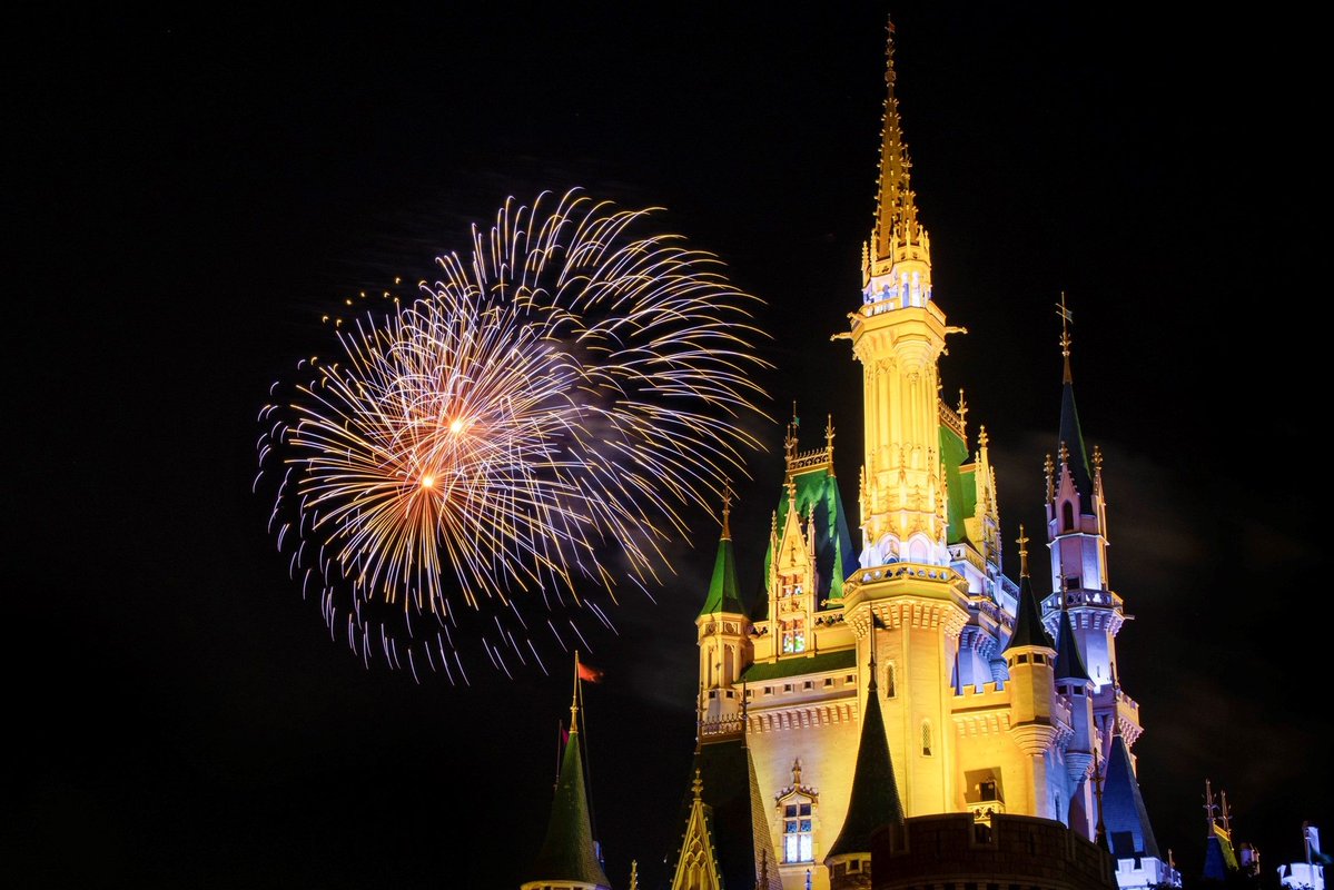 DtimesJP's tweet photo. 観賞できるのは9月15日と11月から！
東京ディズニーリゾート「スカイ・フル・オブ・カラーズ」公演ガイド
シ��デレラ城とアクアスフィア、見え方が違う5分間の花火☆
詳細→https://t.co/0viyzAbVje https://t.co/8z5t4qNIxD