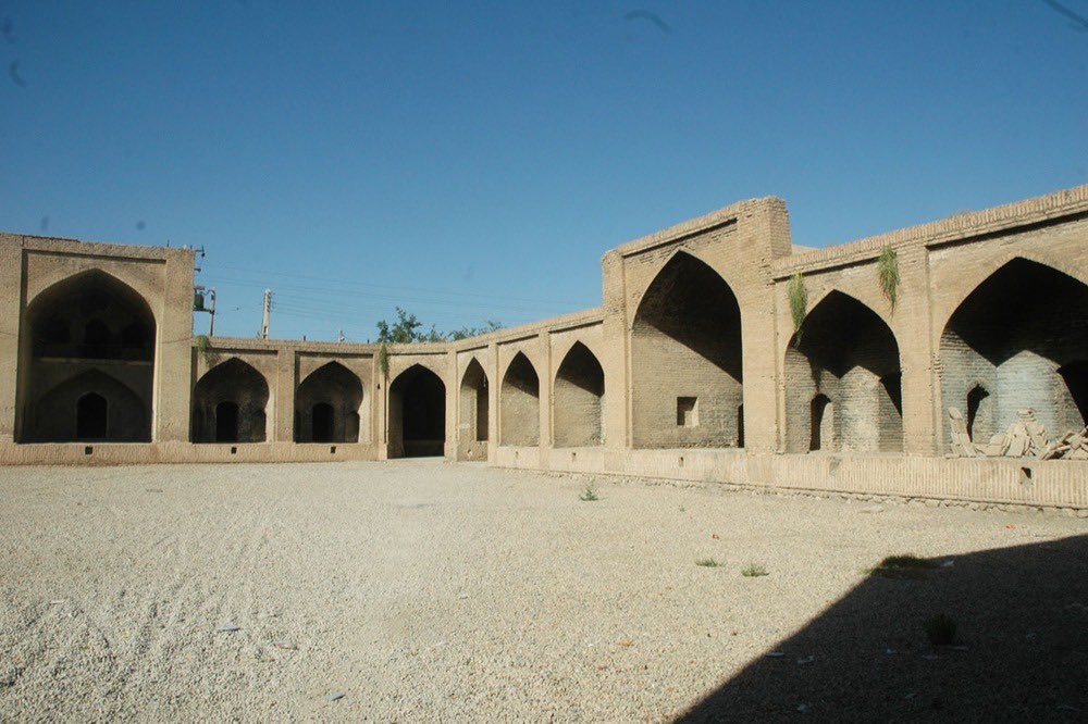 semnan_cthh's tweet photo. میامی؛ سرزمین کاروانسراها در کریدور استراتژیک تهران-مشهد

وجود هشت کاروانسرای تاریخی شاخص از جمله میاندشت، عباس‌آباد، صدرآباد و محمدآباد پل ابریشم، در شهرستان میامی را به «سرزمین کاروانسراها» بدل کرده است.

#استان_سمنان #میامی #کاروانسرا #ایران_ببین #visit_iran https://t.co/wNyhjOOmkN