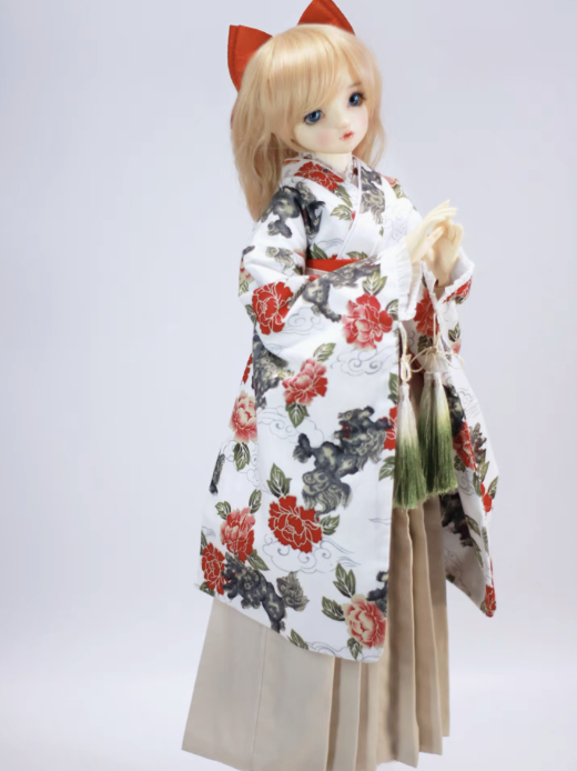 DOLKSTATION's tweet photo. 【入荷情報】
DOLK SELECTより、60cmサイズ対応ドール用ドレス『麒麟牡丹柄大正浪漫袴和服セット』のご紹介です！
➡️https://t.co/c06dKRBKmi

大輪の牡丹と瑞獣の麒麟が舞い踊る豪奢な意匠が視線を惹きつけます。
揺らめく房飾りが叙情的な余韻を残す一着です。 https://t.co/qhwemvZ4cU