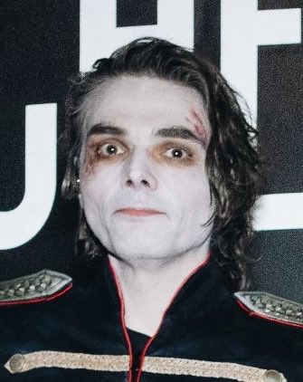 gorebugs's tweet photo. her dedication to literally being pale WHITE https://t.co/CrD4bSL5ow