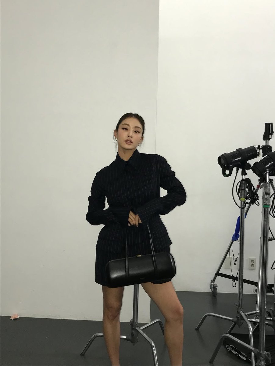 dreamiseul's tweet photo. 🖤 @muglerofficial @miguelcastrofreitas 
#mugler #miguelcastrofreitas #mugleraurora https://t.co/ylPLEpxge0