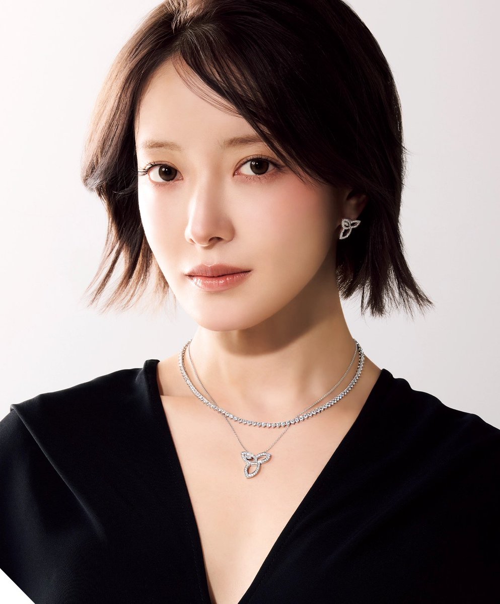 roong1220's tweet photo. 일본 해리윈스턴 화보 #이세영 https://t.co/7g5ATPSihY