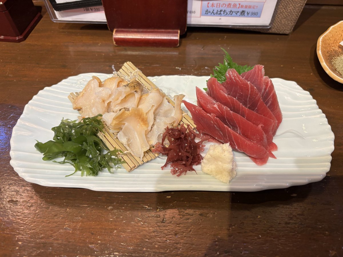 niranirararara's tweet photo. @meuheroooi お疲れ様です。こないだ札幌行ったときに、居酒屋ふる里ってことで食べました。地元だと有名かもですが海鮮がいろいろあり美味しかったです！やや札幌駅よりのとこで、すすきのから徒歩10分くらいでした。オススメです！ https://t.co/WclcQrtHKq