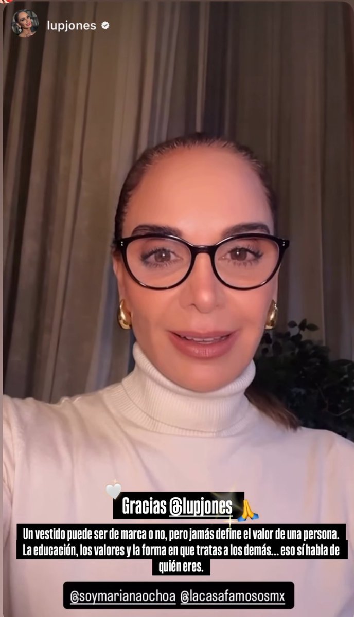 PollitoDeFrente's tweet photo. La reina Lupita Jones sale en defensa de Mariana.
La clase no se compra! 💅🏼
#LaCasaDeLosFamososMx https://t.co/iJWuQqR17z