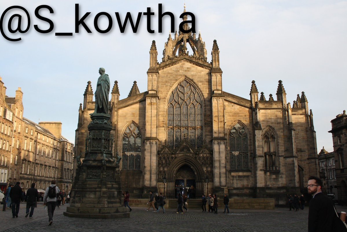 S_Kowtha's tweet photo. Yesterday all of a sudden started recollecting my time spent in City of @edinburgh. It has been a while but suddenly started getting the images of the fringe festival, The Royal mile, Botanical Garden and all the places I have been to 11 years back. Couple of pictures from my memory