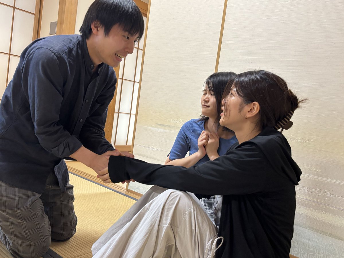 Yoidore_Purin's tweet photo. こんにちは！よいプリです
⁡8月最後の稽古日！みんなの稽古は熱くなっております！
今回の稽古は、舞台がより面白くなるように、みんなで台本を見直したり、通し稽古の中で不安が残った場所を重点的に練習したりしました✨
いよいよ近づいてきた本番に向けて準備と稽古に励んでおります🔥
 #よいプリ https://t.co/faGXyD1cwH