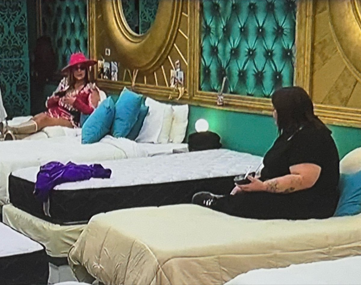 GHArgUpdates's tweet photo. ESE ES EL CONTENIDO QUE BUSCABAN?

LAS DOS ECHADAS Y UNA COMIENDO, LA ALERGIA AL SHOW LA LLEVAN EN LA SANGRE

#GranHermano https://t.co/BPF3aD6z7R