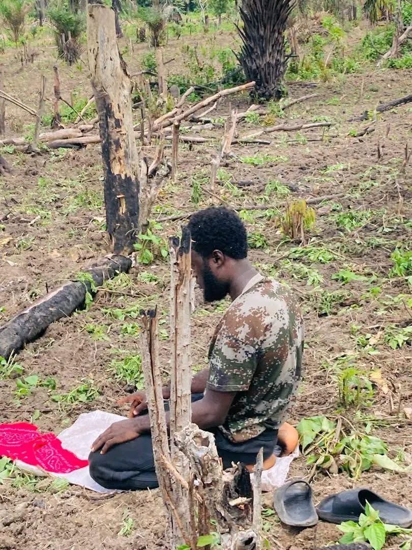 Miss_Halimatu's tweet photo. Your Salah is your daily meeting with Allah.☝🏻 MashaAllah, TabarakAllah! 🤲🏽❤️ https://t.co/HgY8MgkYNQ