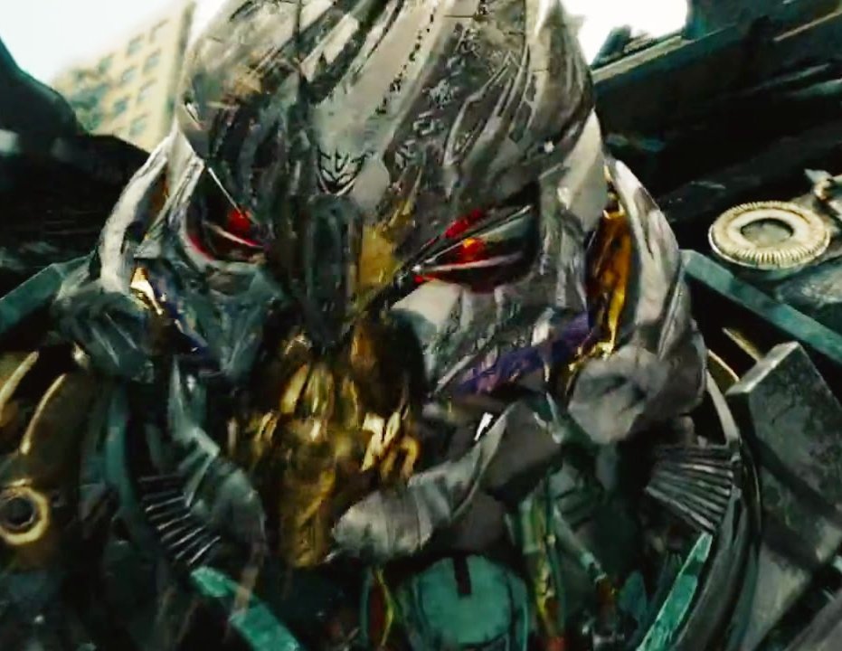 CHARLIEBOT34's tweet photo. My favorite little detail about movie Starscream is the purple gills under his cheeks.
they haven't been painted on any of his figures, even the masterpieces and that makes me sad.
I like how they move, like they retract when he's talking but flare out when his mouth is closed. https://t.co/QRdm6Wwiur